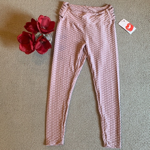 Hot Kiss Pants - 🌹(NWT) Hot Kiss • Peachy Pink Super Stretchy Ribbed Fashion Leggings